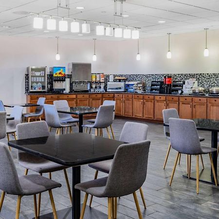 Wyndham Garden Kenosha Harborside Hotel Bagian luar foto