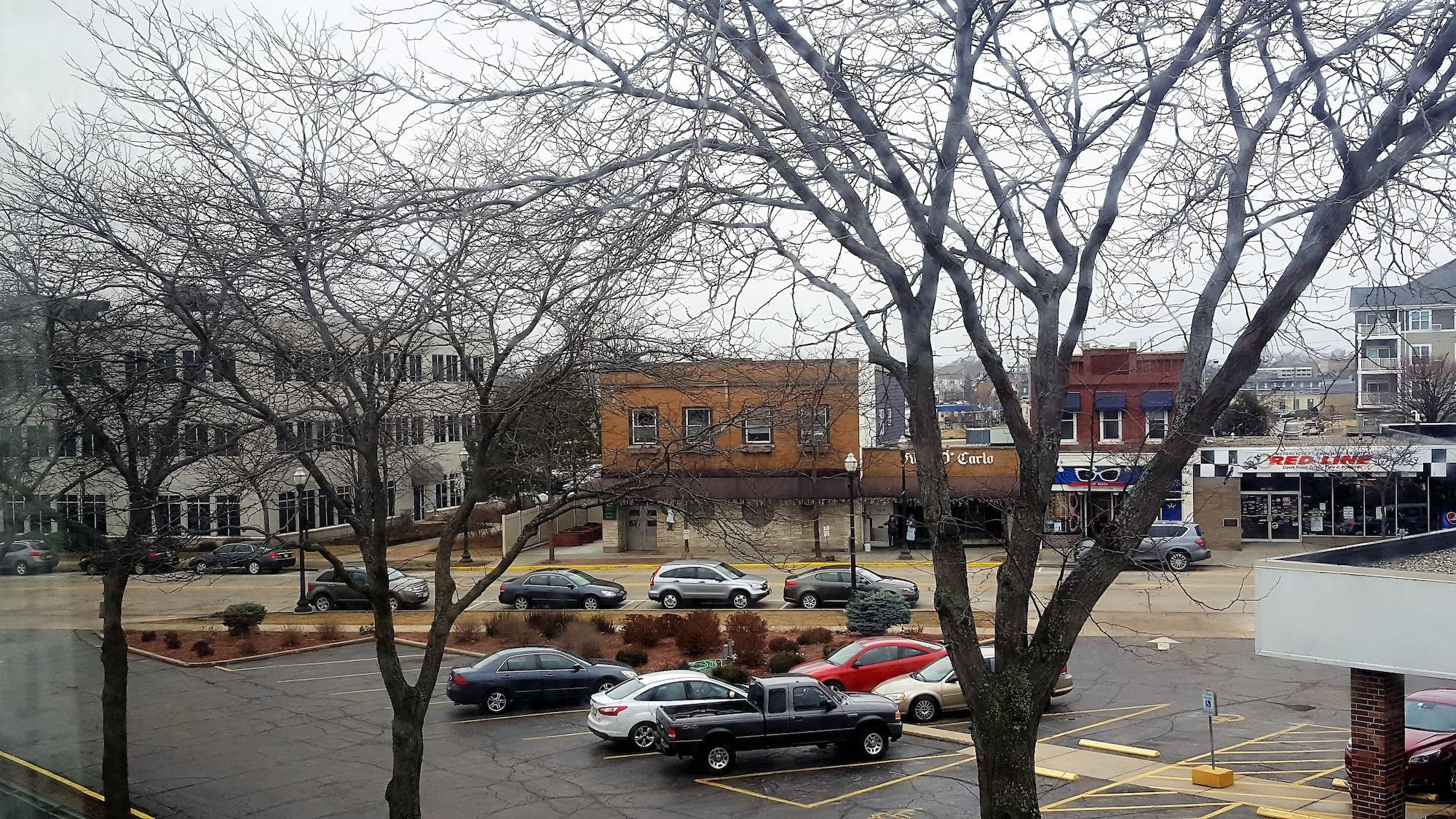 Wyndham Garden Kenosha Harborside Hotel Bagian luar foto