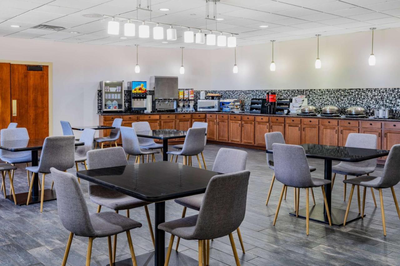Wyndham Garden Kenosha Harborside Hotel Bagian luar foto