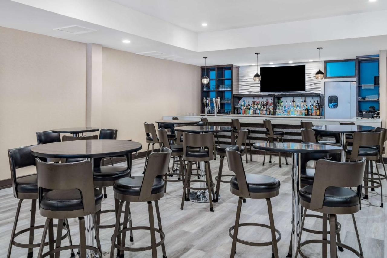 Wyndham Garden Kenosha Harborside Hotel Bagian luar foto