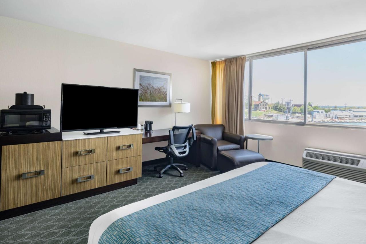 Wyndham Garden Kenosha Harborside Hotel Bagian luar foto