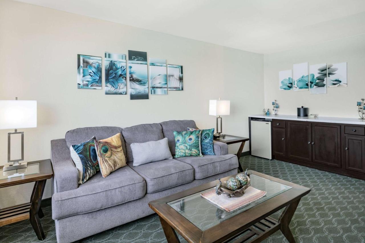 Wyndham Garden Kenosha Harborside Hotel Bagian luar foto