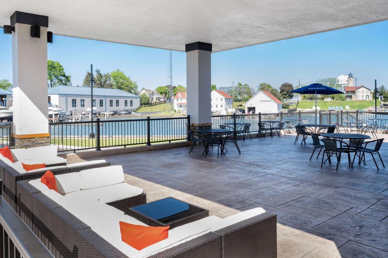 Wyndham Garden Kenosha Harborside Hotel Bagian luar foto