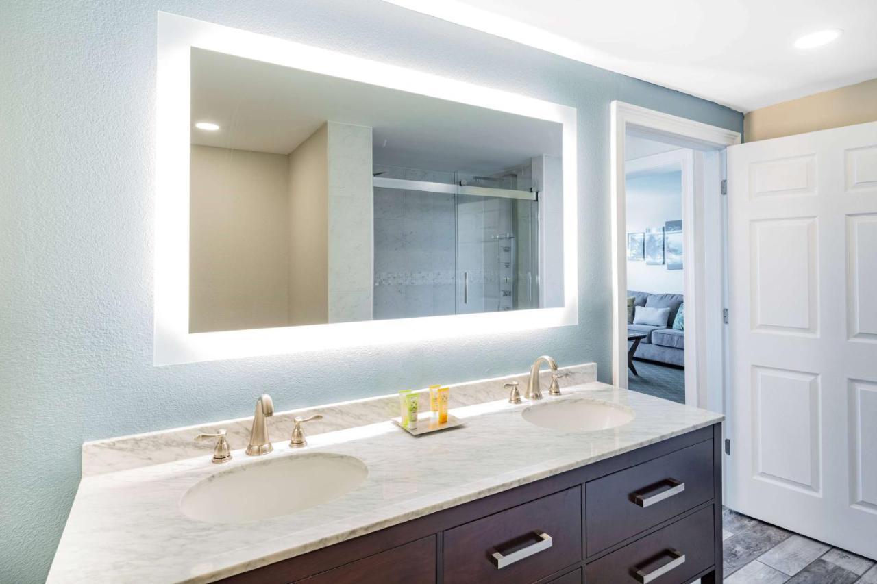 Wyndham Garden Kenosha Harborside Hotel Bagian luar foto