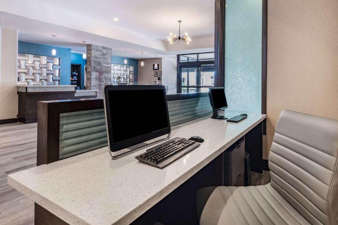 Wyndham Garden Kenosha Harborside Hotel Bagian luar foto