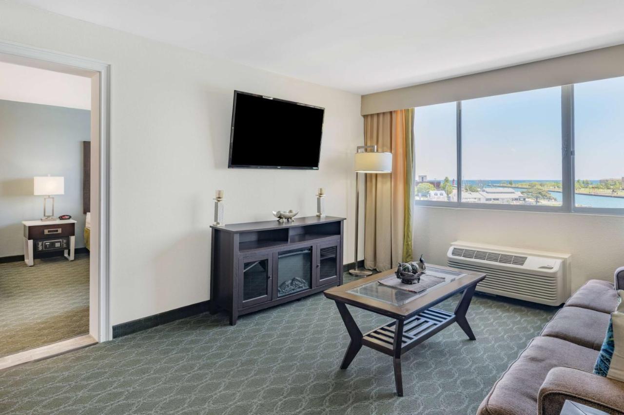 Wyndham Garden Kenosha Harborside Hotel Bagian luar foto