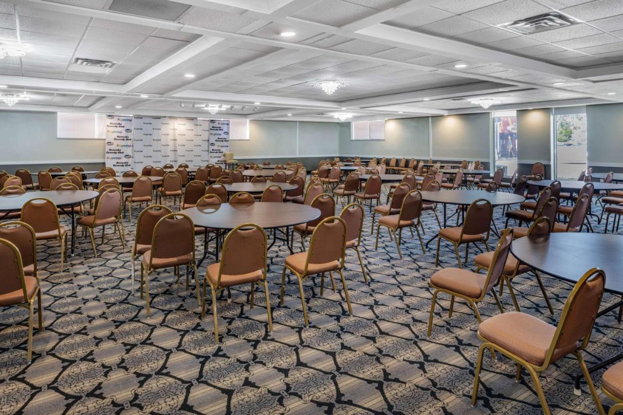Wyndham Garden Kenosha Harborside Hotel Bagian luar foto