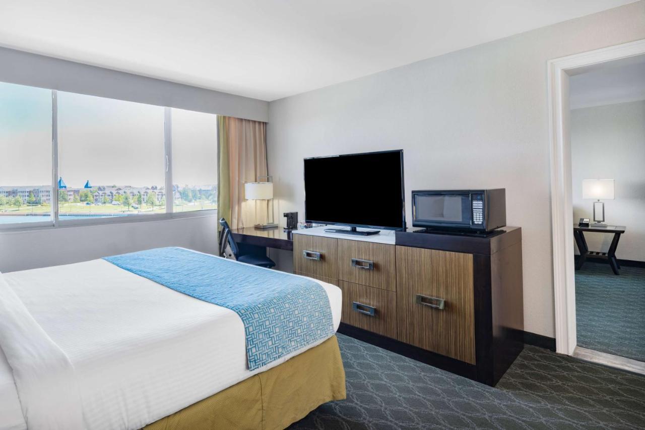 Wyndham Garden Kenosha Harborside Hotel Bagian luar foto