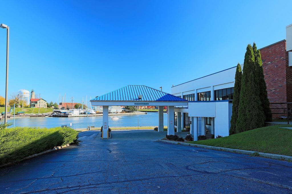 Wyndham Garden Kenosha Harborside Hotel Bagian luar foto