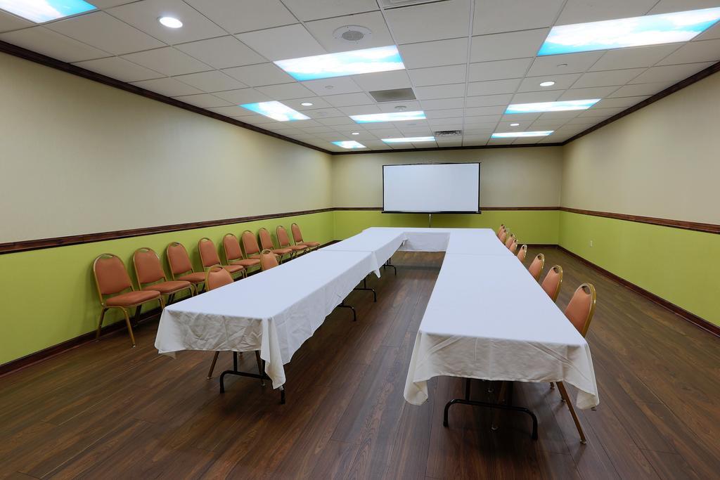 Wyndham Garden Kenosha Harborside Hotel Bagian luar foto