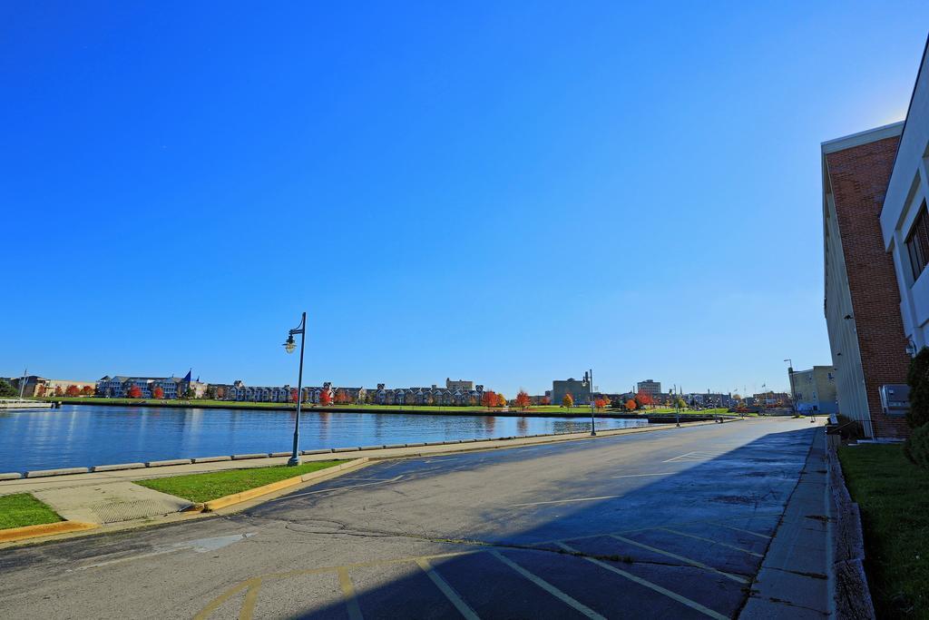 Wyndham Garden Kenosha Harborside Hotel Bagian luar foto