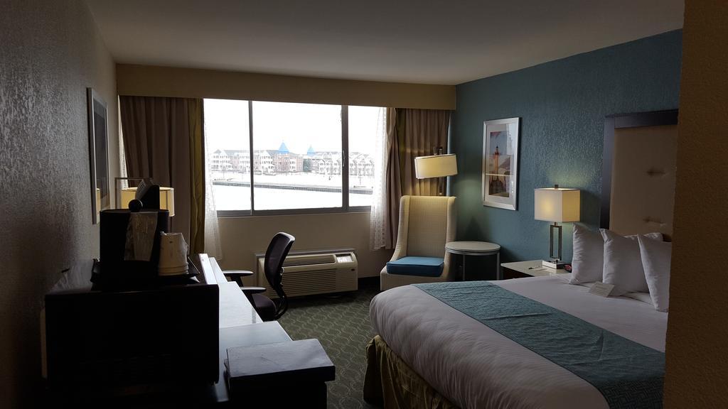 Wyndham Garden Kenosha Harborside Hotel Bagian luar foto