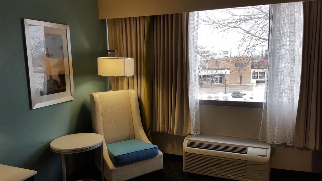 Wyndham Garden Kenosha Harborside Hotel Bagian luar foto