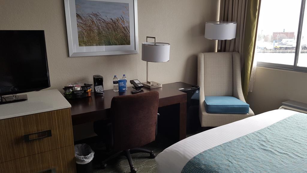 Wyndham Garden Kenosha Harborside Hotel Bagian luar foto