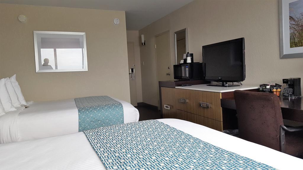 Wyndham Garden Kenosha Harborside Hotel Bagian luar foto