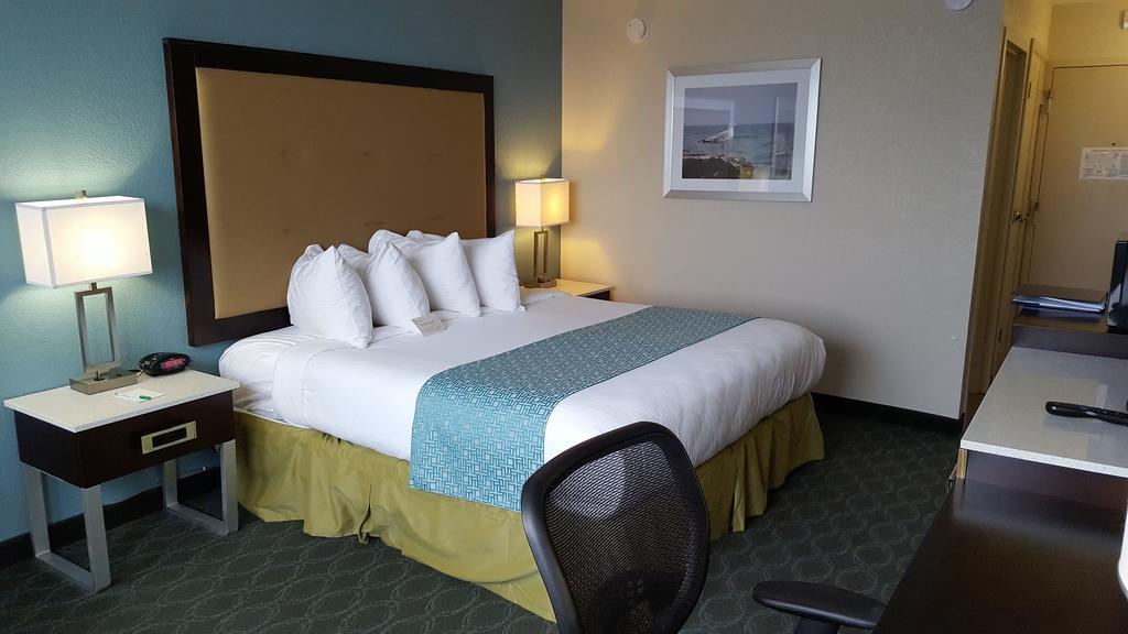 Wyndham Garden Kenosha Harborside Hotel Bagian luar foto