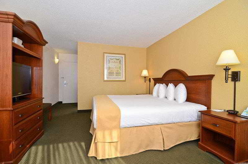 Wyndham Garden Kenosha Harborside Hotel Bagian luar foto
