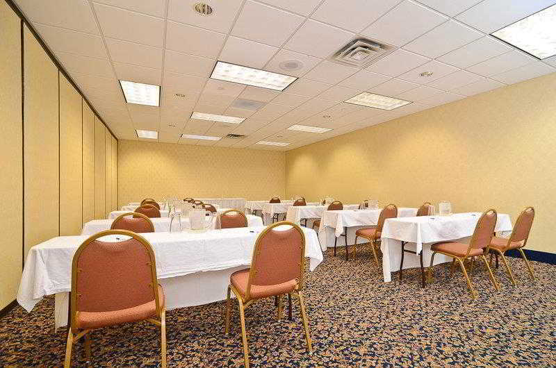 Wyndham Garden Kenosha Harborside Hotel Bagian luar foto